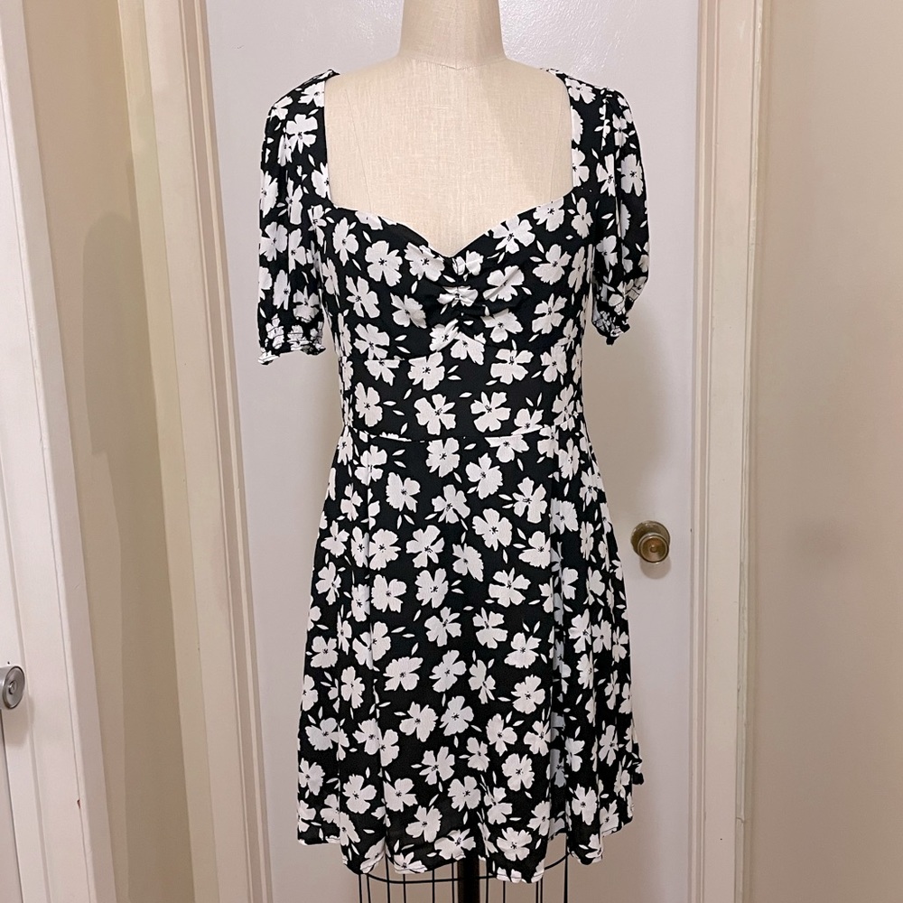 DYNAMITE A-Line Puff Sleeve Floral Sweetheart-Neck Dress, Size Large